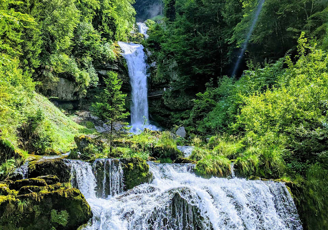 特色-瑞士頭等艙火車-基斯霸瀑布健行