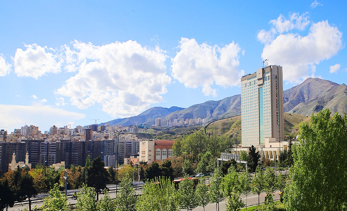 飯店-戰火後的秘境 敘利亞、黎巴嫩、伊拉克、伊朗22天-Hotel Azadi Tehran
